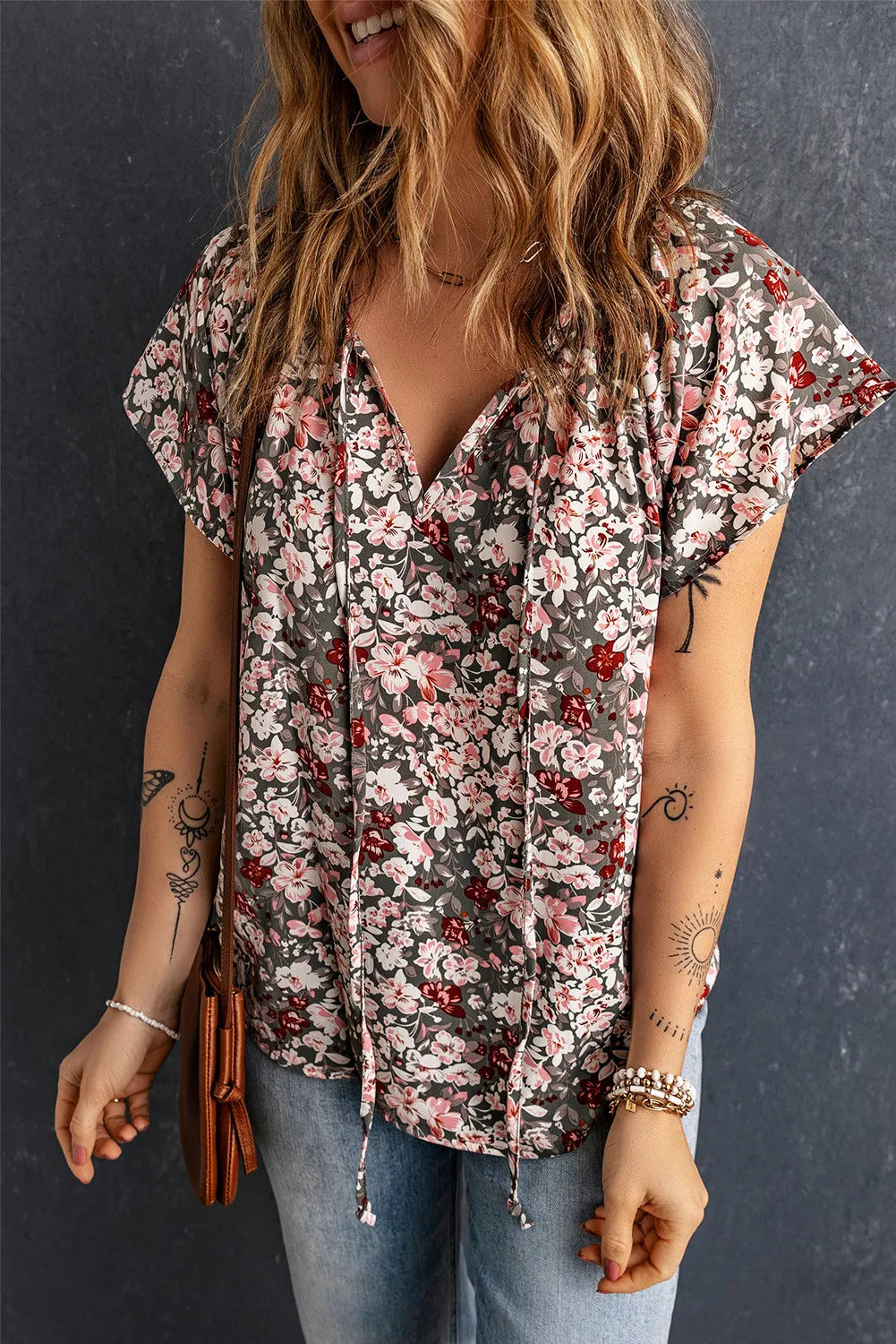 Multicolor V-neck Short Sleeve Fantasy Fluttering Blouse
